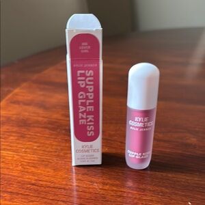 Supple Kiss Lip Glaze